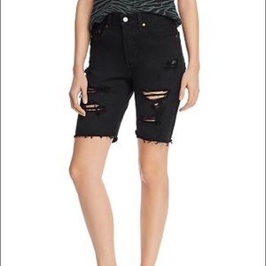 SOLD— Levi’s 501 high waisted slouch shorts